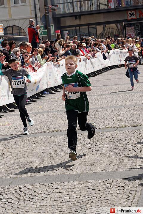 Weltkulturerbelauf 2017 in Bamberg: Der Zieleinlauf am Maxplatz