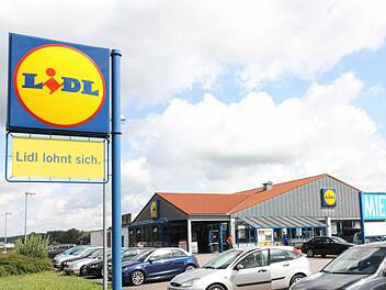 Immer mehr Discounter wie Lidl kontrollieren die Parkzeit ihrer Kunden mit Sensoren. Wer länger als erlaubt parkt, muss zahlen. Symbolbild: Stefan Lutter