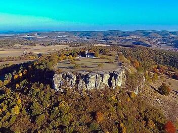 Der Staffelberg geh&ouml;rt zu den beliebtesten Ausflugszielen von Bad Staffelstein. Die Stadt im Landkreis Lichtenfels hat die w&auml;rmste Thermalsole Bayerns, die Obermain Therme.