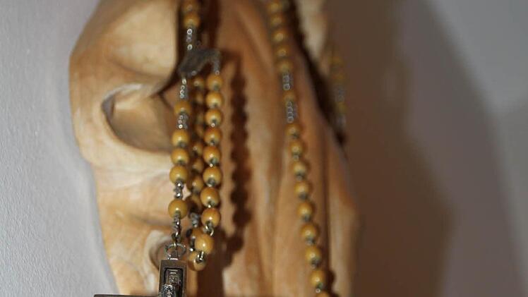 Dort steht auch diese hölzerne Figur... Foto: Ulrike Müller