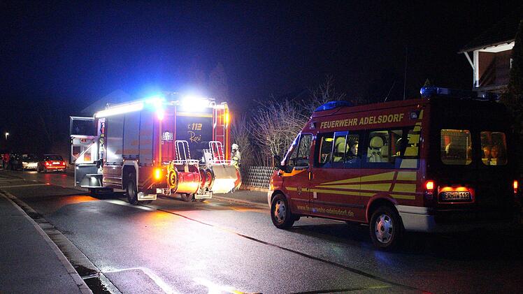 Für einen Mann kam bei einem Brand in Adelsdorf leider jede Hilfe zu spät. Foto: News5 / Schmelzer