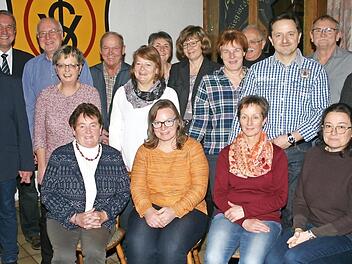 Im Vorstand sind: (sitzend) Edda H&ouml;hn, Diana B&auml;hring, Andrea Pollach, Yvonne Skock sowie (stehend v. l.) Gerhard Schott, Stephan H&ouml;hn, Gerold Dressel, Renate Kachel, Manfred H&ouml;hn, Dagmar Dressel, Sabine Menzel, Christiane Vater, Heidrun Menzner, Ronald Marr, J&uuml;rgen Kalb, Bernd Oehrlein und Christian Bro&szlig;mann