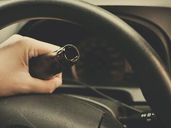 Für andere tödlich: Polizei stoppt Autofahrerin (41) und macht bei Alkoholtest "große Augen"