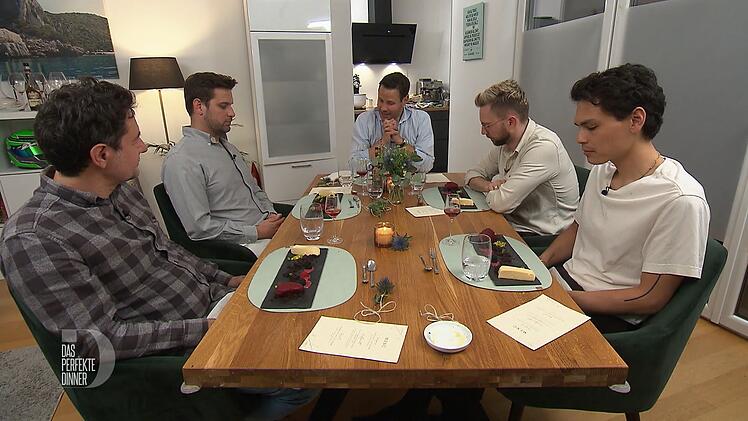 Auf seine Rosmarin-Vanille-Creme hält Timo große Stücke, deshalb: Wehe, es schmeckt nicht!