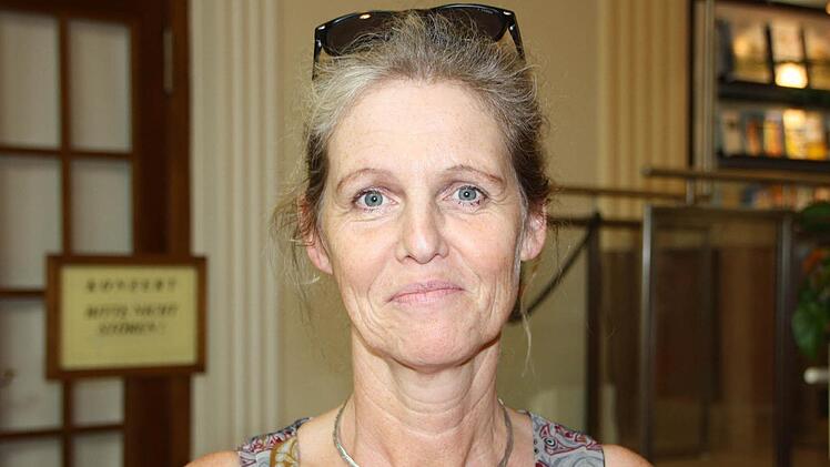 "Ich weiß, dass das BBC-Orchester dafür sehr offen ist", berichtet Erna Buscham vom Kissinger-Sommer-Büro über die unkomplizierte Organisation des Treffens mit Schülern. Deshalb habe sie die Anfrage des Gymnasiums gleich nach London weitergeleitet. "Wir haben immer mal wieder solche Veranstaltungen", erzählt sie weiter. Meist würden die Gespräche spontan organisiert, daneben gebe es das große Schülerkonzert wie am heutigen Vormittag (siehe unten). Das Ziel: "Wir wollen die Jugend begeistern."