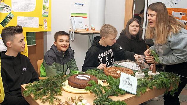 Sie hatten beim Backen Produkte aus fairem Handel verwendet und stellten unter Beweis, dass ihre Kuchen ebenso lecker schmecken.  Foto: gg