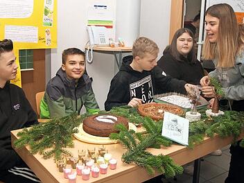 Sie hatten beim Backen Produkte aus fairem Handel verwendet und stellten unter Beweis, dass ihre Kuchen ebenso lecker schmecken.  Foto: gg