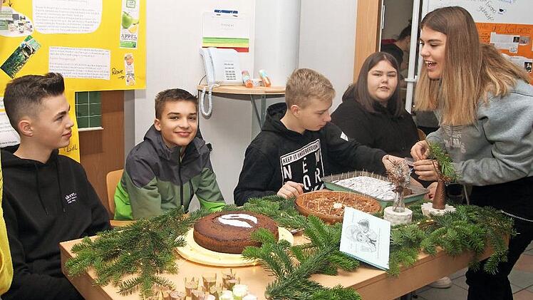 Sie hatten beim Backen Produkte aus fairem Handel verwendet und stellten unter Beweis, dass ihre Kuchen ebenso lecker schmecken.  Foto: gg
