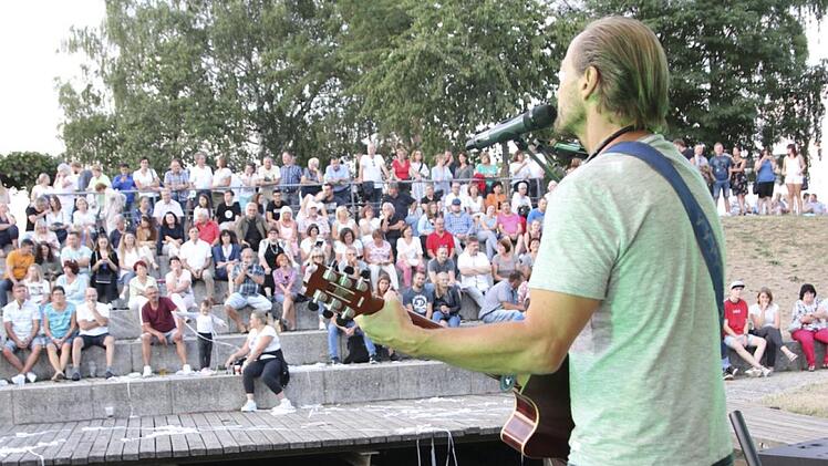 Bernd Meusel alias "easy Springsteen" hofft, demnächst auch wieder live vor Publikum spielen zu können. Foto: privat