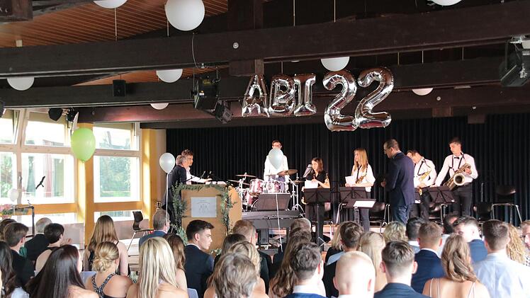 Eindrücke von der Abi-Verabschiedung 2022 am Frobenius-Gymnasium. Foto: Ralf Ruppert