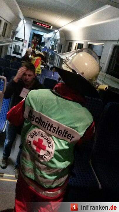 Großübung, Feuerwehr, BRK, THW - Zugunfall bei Petersaurach