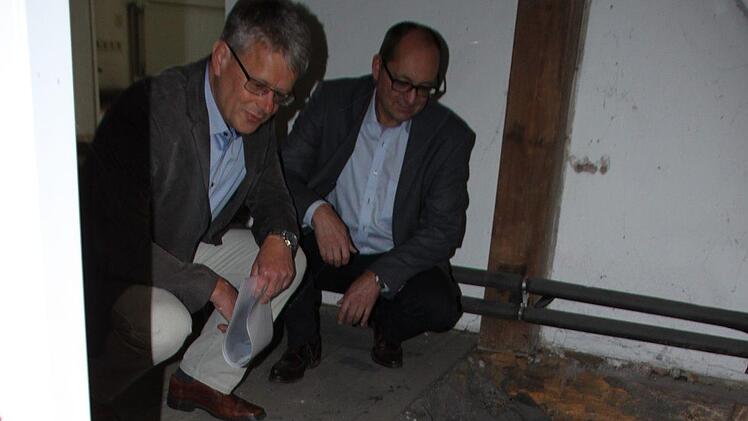 An einigen Stellen ist der Boden gefährlich morsch.