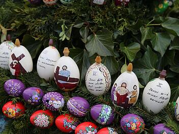Die Leidensgeschichte Jesu ist auf den Eiern dargestellt. Foto:   Franz Galster