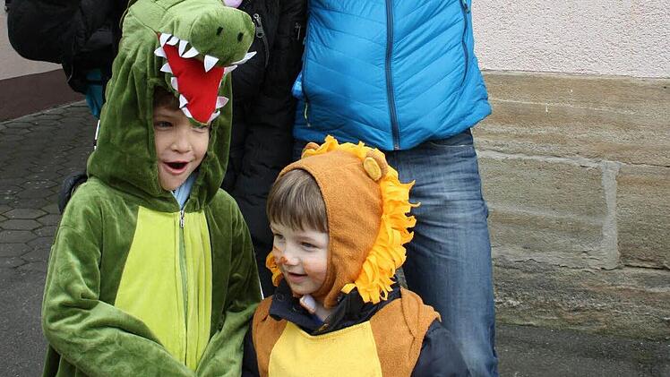 Sabine und Michael aus Bubenreuth sind wie ihre Söhne Paul (6) und Simon (3) Stammgäste in Neunkirchen.