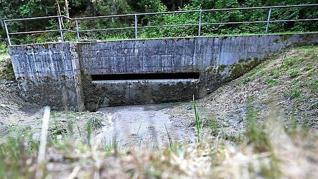Das bestehende Regenüberlaufbecken in Nordhalben soll nun nicht mehr durch ein neues ersetzt, sondern erweitert werden. Foto: Archiv/Hendrik Steffens