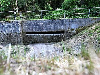 Das bestehende Regenüberlaufbecken in Nordhalben soll nun nicht mehr durch ein neues ersetzt, sondern erweitert werden. Foto: Archiv/Hendrik Steffens