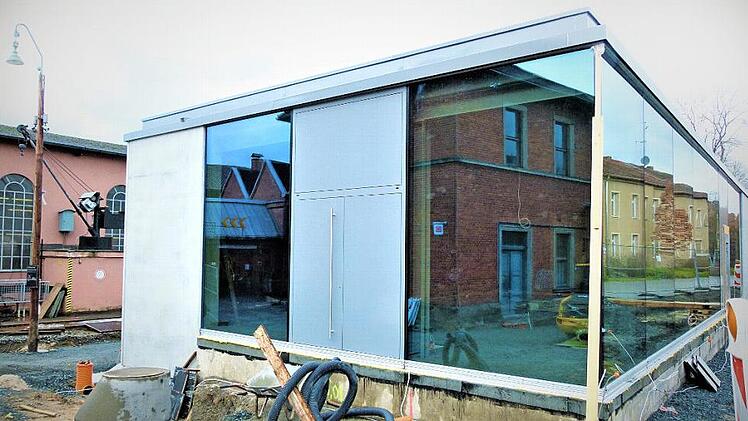 Das neue Eingangsgebäude des Deutschen Dampflokomotiv-Museums soll zu den Pfingstdampftagen seine Tore öffnen.  Foto: Werner Reißaus