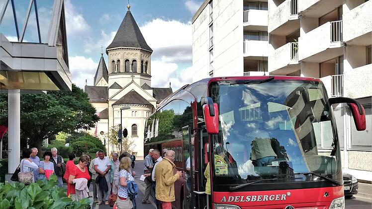 Nach dem Lockdown kamen im vergangenen Sommer wieder Touristen in die Kissinger Hotels, hier eine Busreise im Juli am Frankenland.