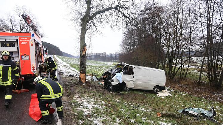 Ein tödlicher Verkehrsunfall hat sich am Montagmittag auf der Staatsstraße  bei Burghaslach  (Kreis Neustadt/Aisch-Bad Windsheim) ereignet.  Foto: News5/Merzbach