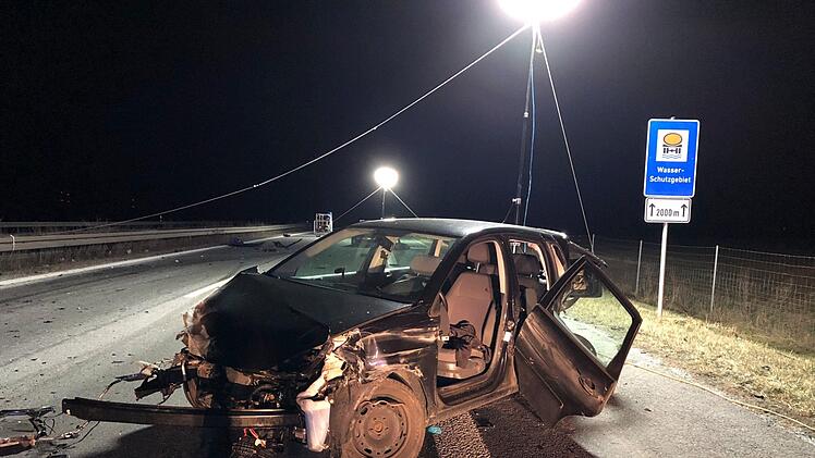 Auf der A70 sind nach einem Unfall zwei Ersthelfer von einem Auto erfasst und tödlich verletzt worden.  Foto: NEWS5 / Merzbach