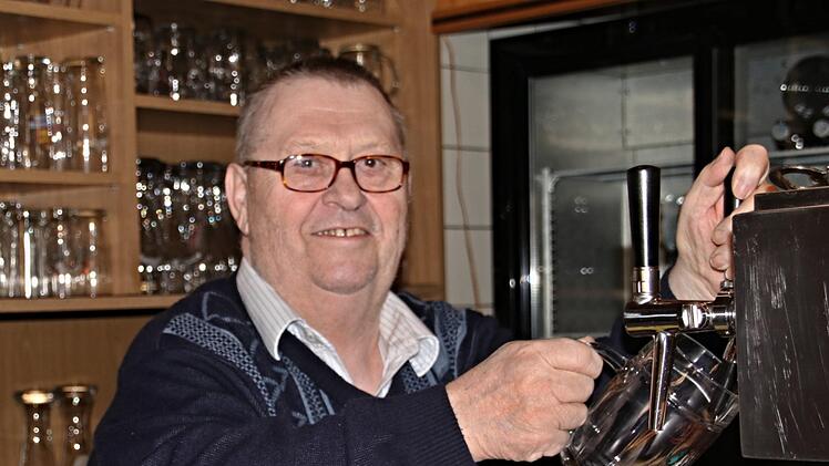 Gastwirt Nikolaus Schober tritt als Gemeinderat vorzeitig zurück. Möglicherweise steht der Gastwirt noch manchmal in der Gaststätte seines Sohnes Wolfgang am Schanktisch. Foto: Helmut Will