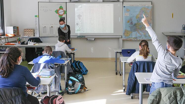 Die BLLV-Kreisverbände im Landkreis kritisieren unter anderem, dass bisher nur Personal an Grund- und Förderschulen ein Impfangebot erhalten. Symbolfoto: Barbara Herbst