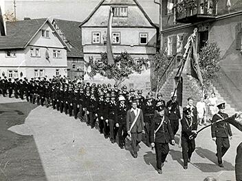 Festzug Dorfmitte - Fahnenweihe Feuerwehr Diebach 1951 Foto: Geschichtskreis Diebach (2)