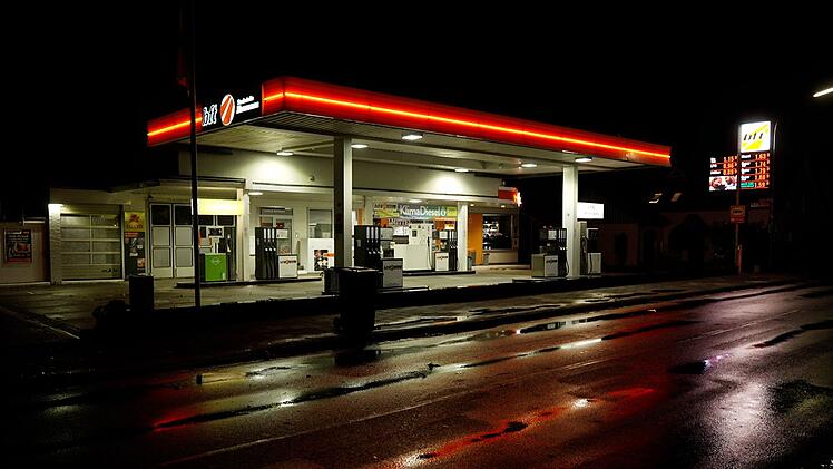 T&auml;glich werden in Deutschland Millionen Liter Benzin und Diesel getankt, obwohl bekannt ist, wie sehr sie dem Klima schaden.