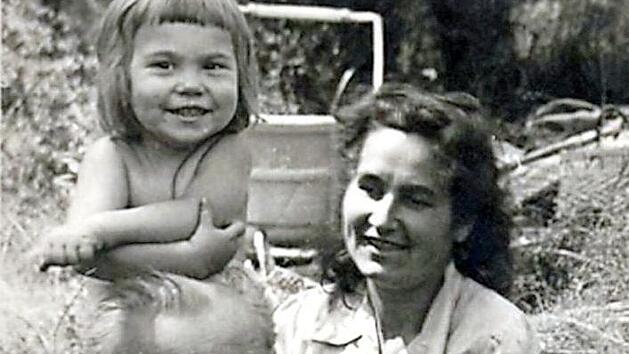 Neuanfang in Guttenberg: Am 6. Juni 1945 kommt Constantin Mitschke-Collande mit seiner Frau Hilde und dem vierjährigen Töchterchen Constanze in Guttenberg an. Die Familie wohnt für ein halbes Jahr im Unteren Schloss.  Fotos: privat