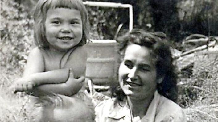 Neuanfang in Guttenberg: Am 6. Juni 1945 kommt Constantin Mitschke-Collande mit seiner Frau Hilde und dem vierjährigen Töchterchen Constanze in Guttenberg an. Die Familie wohnt für ein halbes Jahr im Unteren Schloss.  Fotos: privat