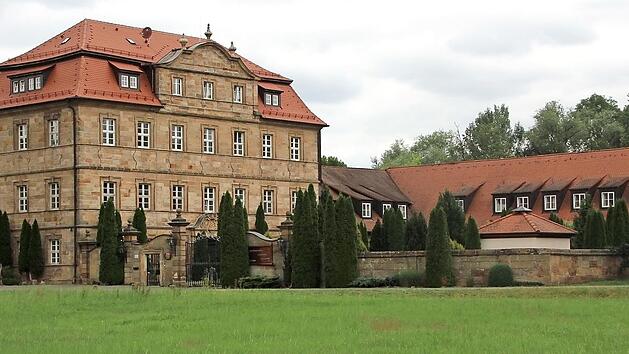 Vermeintliches Idyll an der Itz: Hinter den Mauern von Schloss Gleusdorf spielen sich Dinge ab, die seit Jahren die Justiz beschäftigen. Foto: Eckehard Kiesewetter
