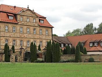 Vermeintliches Idyll an der Itz: Hinter den Mauern von Schloss Gleusdorf spielen sich Dinge ab, die seit Jahren die Justiz beschäftigen. Foto: Eckehard Kiesewetter