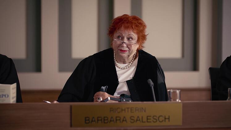 Barbara Salesch ist mit ihrer Gerichtsshow im TV nun einmal mehr auch in der Primetime zu sehen.