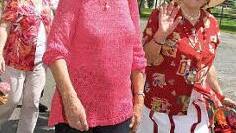 So kennt man sie: Erika Witzgall (rechts) strahlend beim Seniorengregori. Foto: Sonja Adam