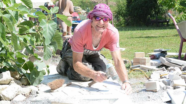 Peter kann das am besten und bringt es mir bei. Foto: Dagmar Besand