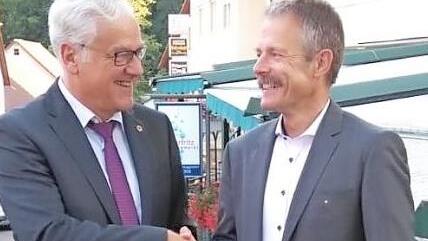 Dekan G&uuml;nther Werner (l.) tritt bei den "Lions" die Nachfolge von Ulrich Abele an.  Foto: Georg Bayer
