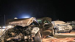 Zwei Autos und ein Lastwagen kollidieren auf A73