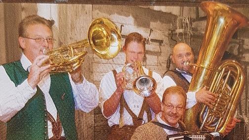 Alles handgemacht: Die „Haßbergler“ sind beim Benefizkonzert in Ebern gerne dabei.