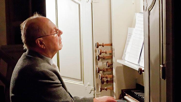 Gerhard Deutschmann an der Orgel