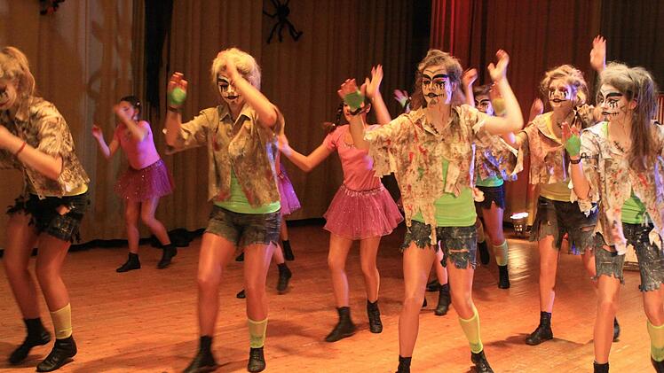 Die Zombies der Jugendgarde beim Showtanz. Foto: Thomas Dill