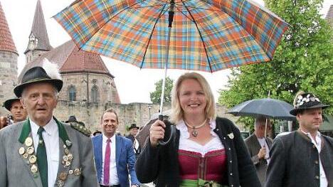 Michael Hofmann, Umweltminister Thorsten Glauber, Bürgermeisterin Kathrin Heimann und Hans-Josef Werner.