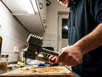 Bamberg: 30-j&auml;hriger Mann verletzt Arbeitskollegen mit Fleischklopfer