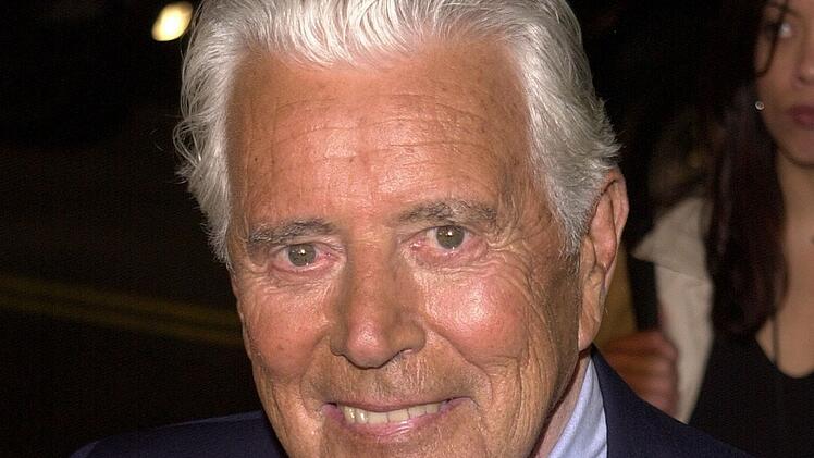 "Gespielt" wurde Charlie Townsend von John Forsythe. Der US-Schauspieler hatte den Chef der "drei Engel" von Anfang an bis zuletzt synchronisiert. Vor der Kamera war er nie zu sehen.