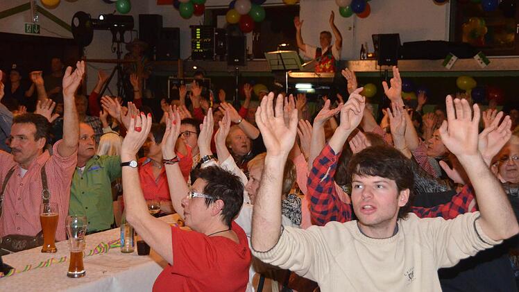 Das Publikum machte mit. Foto: Peter Rauch