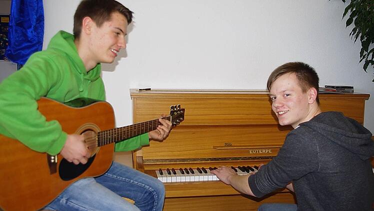 Benni aus Kulmbach und Florian aus Reichenbach üben die Lieder für die "Oscar"-Nacht ein.