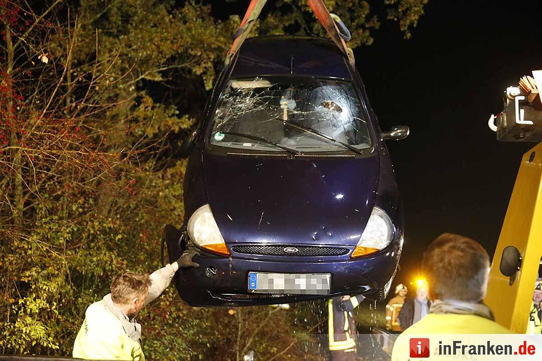 Pkw rollt bei Theres in Main: 23-Jährige stirbt