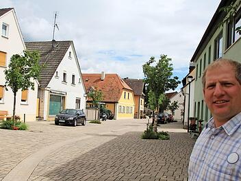 Mühlhausens Bürgermeister Faatz will das Kirchweihtreiben heuer auf die Kleine Dorfstraße ausweiten.  Foto: Andreas Dorsch
