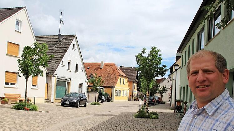 Mühlhausens Bürgermeister Faatz will das Kirchweihtreiben heuer auf die Kleine Dorfstraße ausweiten.  Foto: Andreas Dorsch