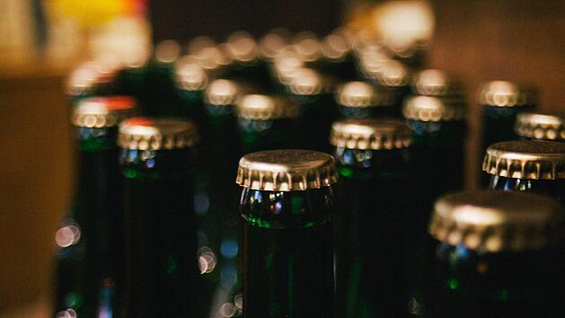 Unbekannte stehlen Bierkasten - Polizei sucht Hinweise
