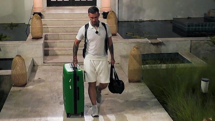 Das Ende der Trag&ouml;die: Eric Stehfest, brillant in der Rolle des Romeo, musste gehen. R&auml;nkeschmiedin Dilara hatte triumphiert. "Julia" Maurice trauerte. Ein bisschen.